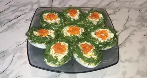 Фаршированные яйца с печенью трески