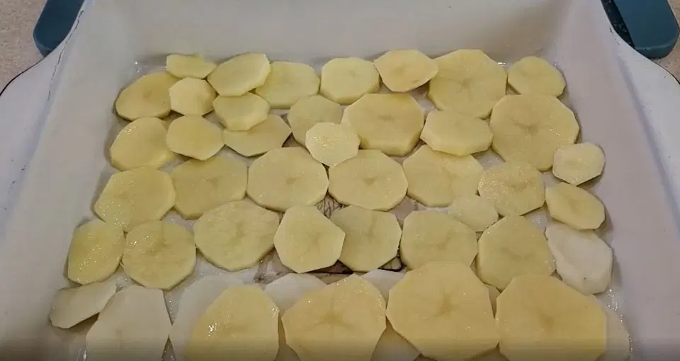 Мясо по-французски с картофелем и грибами — шаг 1