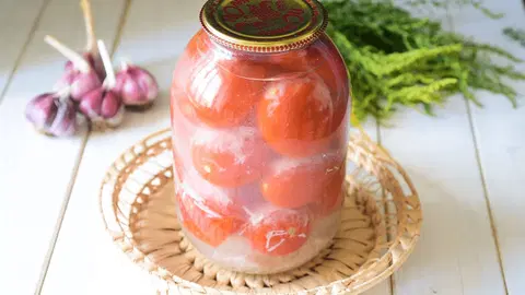 Соленые помидоры с чесноком