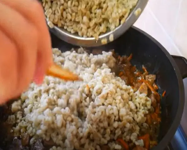 Каша перловая с мясом — шаг 4
