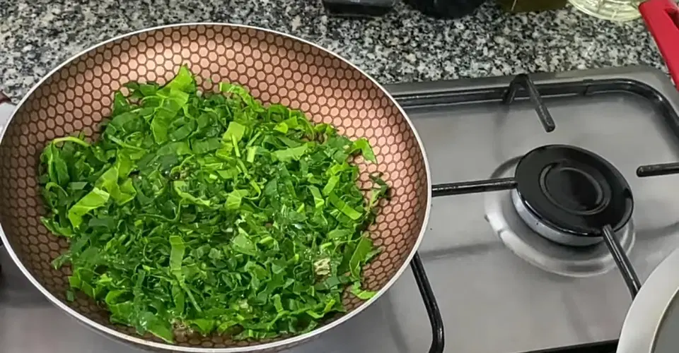 Вкусная яичница на завтрак — шаг 2