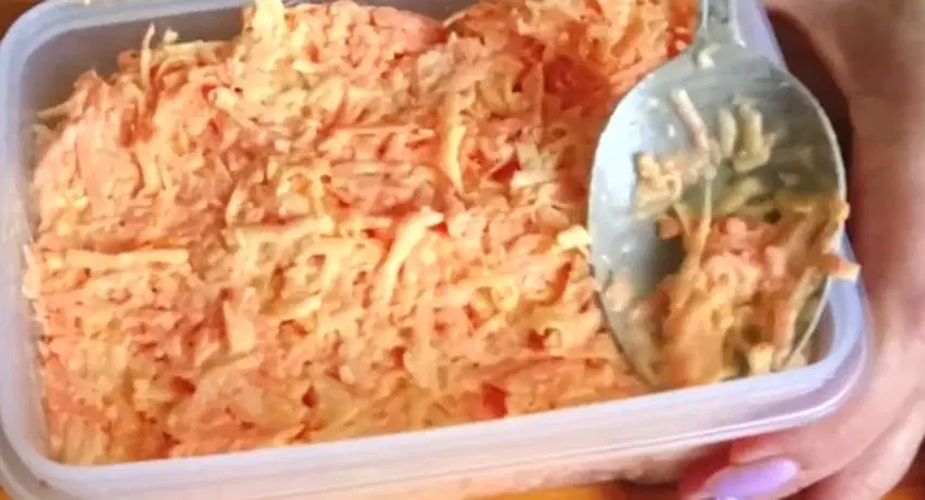 Салат с морковью и сыром — шаг 3