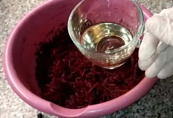 Салат из сырой свеклы по-корейски — шаг 3