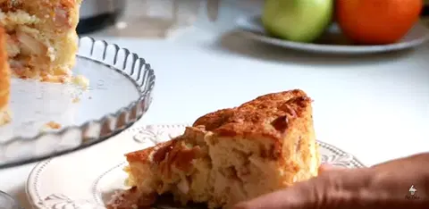 Яблочная шарлотка