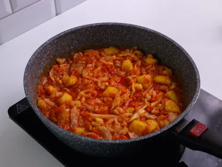 Рагу с сосисками и капустой — шаг 9