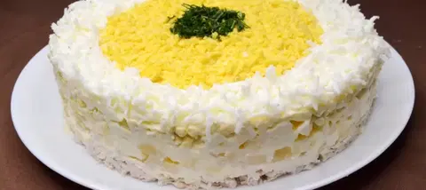 Салат с ананасами и куриной грудкой