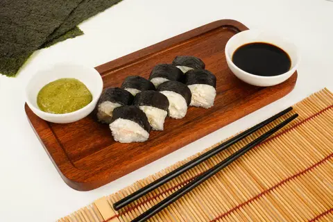 Ролл с курицей и сливочным сыром