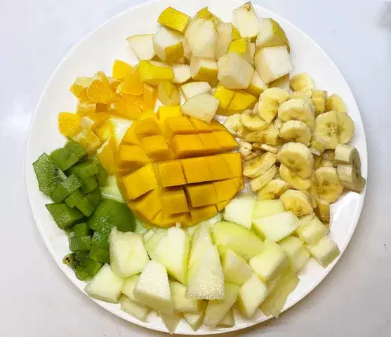 Фруктовый салат с йогуртом и желе — шаг 3