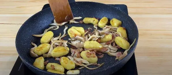 Картофельные ньокки с базиликом — шаг 15