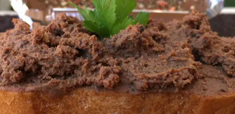 Паштет из говяжьей печени с морковью и луком