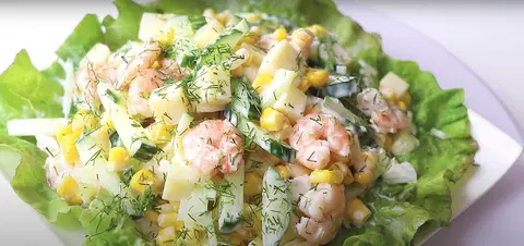 Салат с креветками с сыром