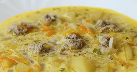 Суп с фрикадельками с капустой