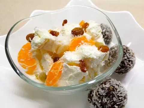 Вкусное молочное мороженое с зеленым чаем