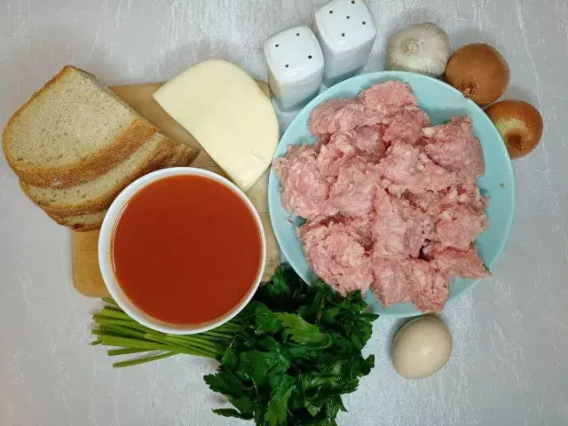 Куриные тефтели с подливой — шаг 1