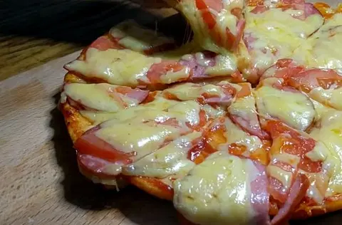 Пицца на сковороде на сметане