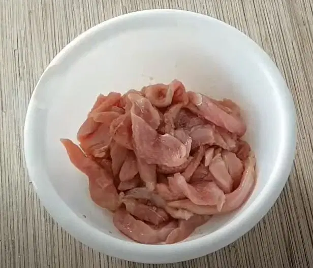 Индейка с яблоками и луком — шаг 1