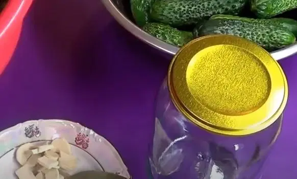 Огурцы, консервированные без уксуса — шаг 1