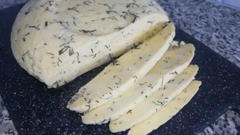 Домашний сыр с зеленью