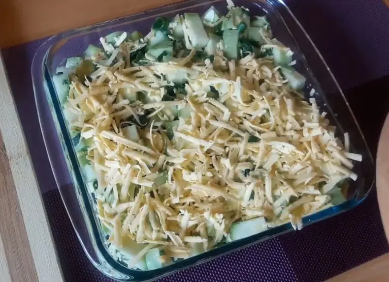Запеканка из кабачков с сыром и зеленью — шаг 3