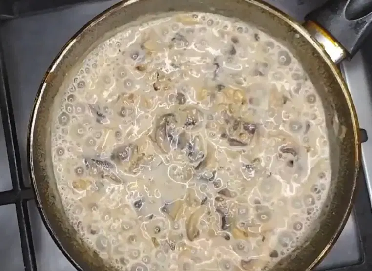 Жульен со свининой и грибами — шаг 4