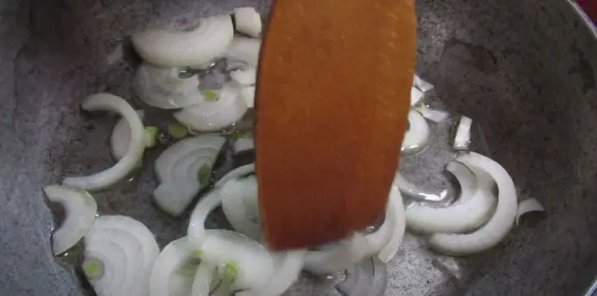 Салат Белый медведь с курагой и грецким орехом — шаг 1