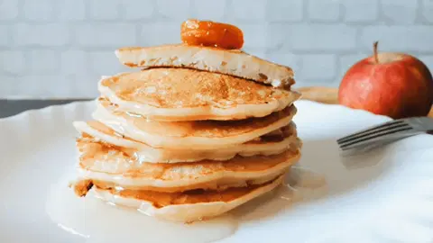Яблочные панкейки сладкие американские оладьи