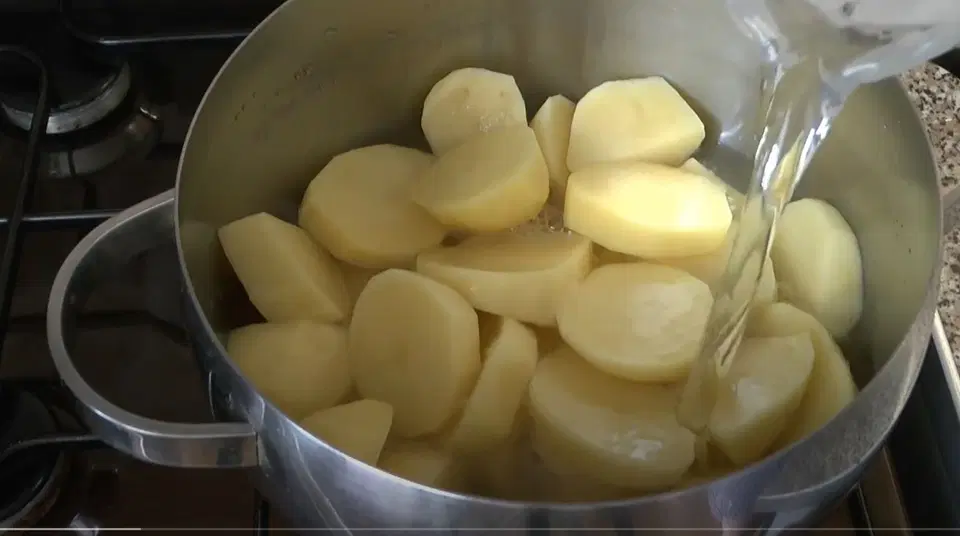 Бифарше (запеканка из картофельного пюре и куриного фарша) — шаг 2