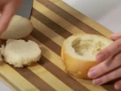 Жульен с курицей в булочке — шаг 1