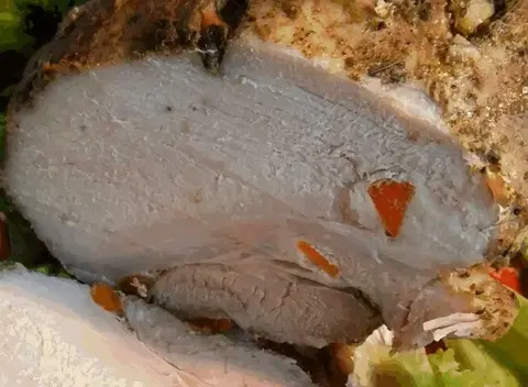 Буженина праздничная шпигованная морковью