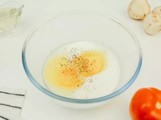 Картофельная запеканка на сковороде с фаршем — шаг 3