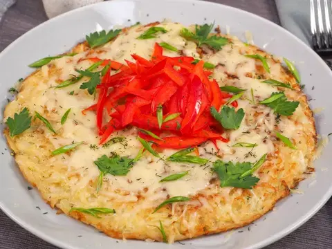 Запеканка на сковороде с жареным картофелем