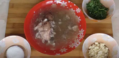 Щи из свиных ножек