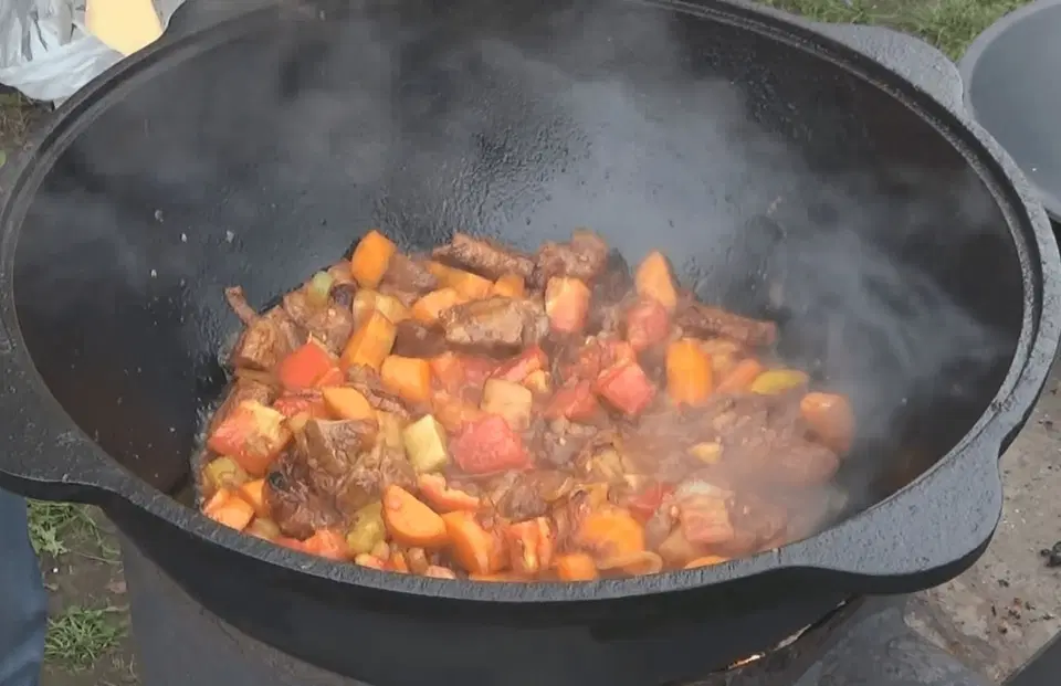 Овощное рагу с мясом в казане — шаг 4