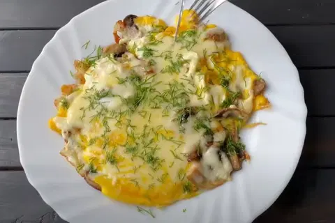 Яичница с шампиньонами