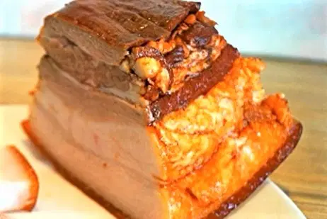 Сало соленое в луковой шелухе