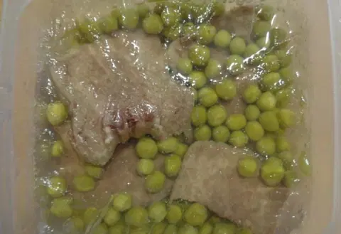 Заливной язык с горошком