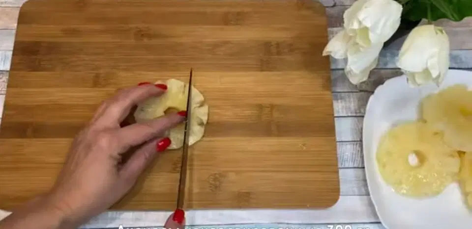 Салат из курицы с ананасами и кукурузой — шаг 1