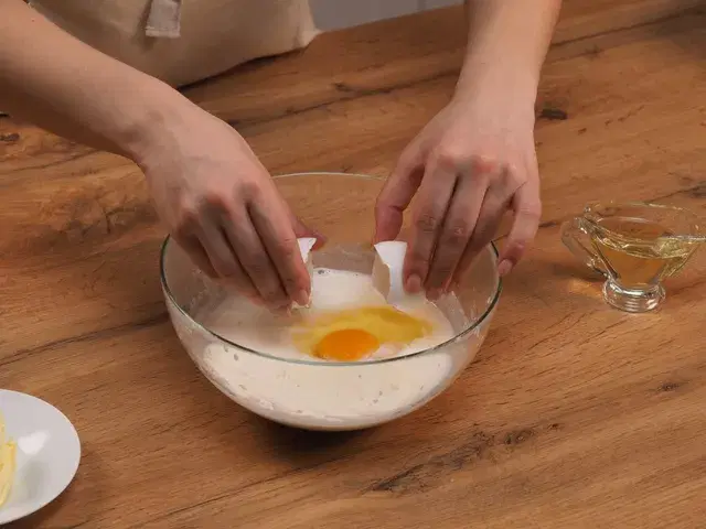 Медовая лепешка на молоке — шаг 2