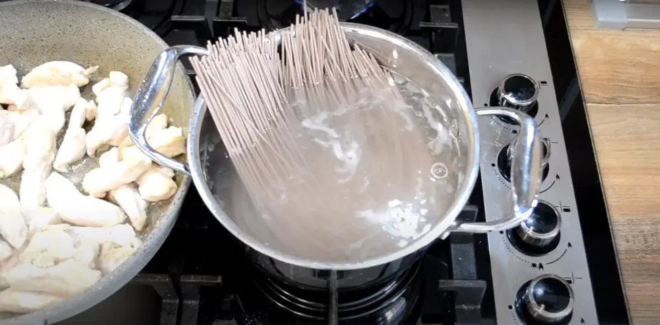 Соба с курицей и овощами — шаг 4