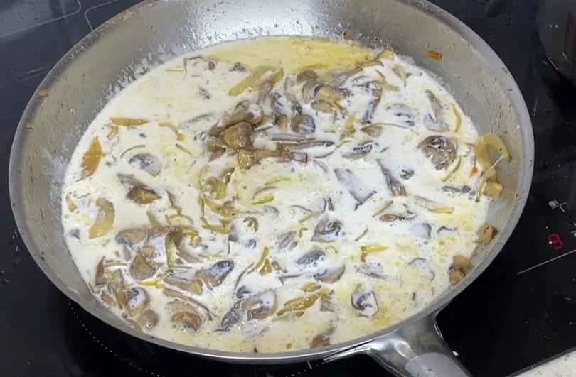 Мясо по-строгановски с грибами — шаг 3