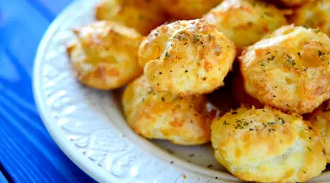 Гужеры (французские сырные булочки из заварного теста)