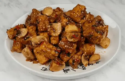 Жареный тофу с овощами