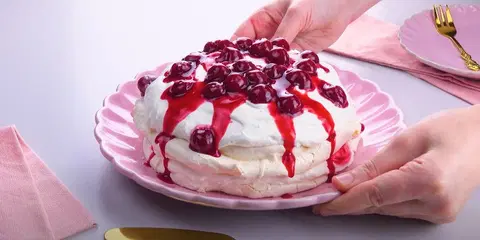Безе с вишней