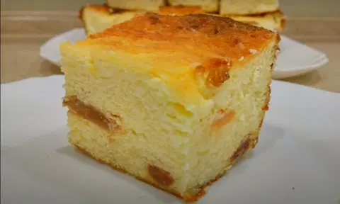 Классическая творожная запеканка с изюмом
