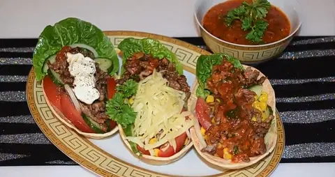 Тако с мясом и овощами
