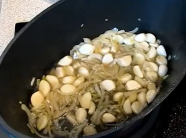 Курица в соусе с чесноком — шаг 4