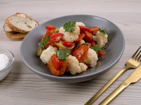 Рагу с цветной капустой и кабачком