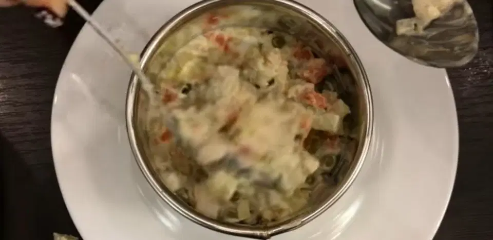 Оливье по-советски с куриной грудкой — шаг 9