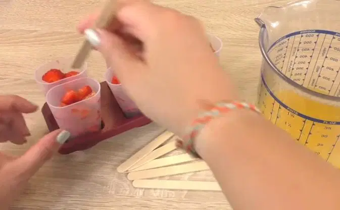 Фруктовое мороженое на палочке — шаг 2