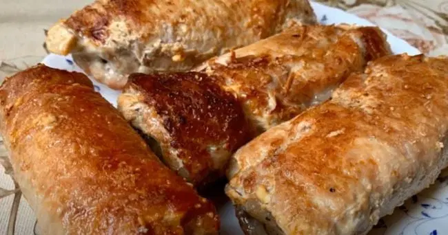 Свиные рулетики с грибами и сыром